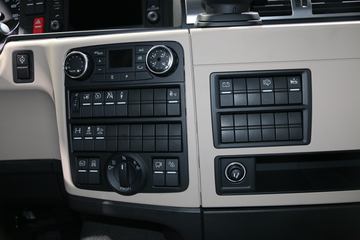 �� TGS 400���� 4X2 ǣ����ͼƬ