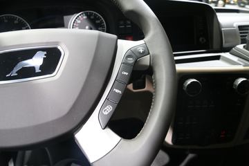 �� TGS 400���� 4X2 ǣ����ͼƬ