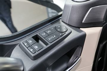 �� TGS 400���� 4X2 ǣ����ͼƬ