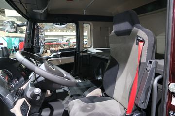 �� TGS 400���� 4X2 ǣ����ͼƬ