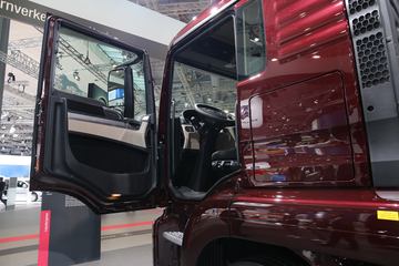 �� TGS 400���� 4X2 ǣ����ͼƬ