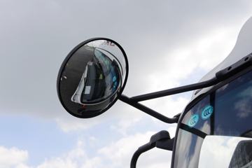 ���� ˧��H 130���� 4X2 4.08�׵�����ƿ���䳵(HFC5043TQPXVZ)ͼƬ