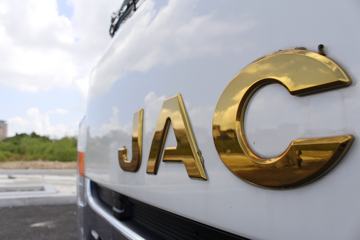 ���� ˧��H 130���� 4X2 4.08�׵�����ƿ���䳵(HFC5043TQPXVZ)ͼƬ