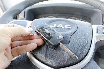 ���� ˧��H 130���� 4X2 4.08�׵�����ƿ���䳵(HFC5043TQPXVZ)ͼƬ