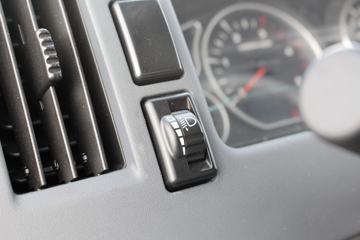 ���� ˧��H 130���� 4X2 4.08�׵�����ƿ���䳵(HFC5043TQPXVZ)ͼƬ