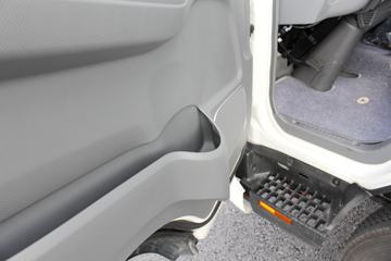 ���� ˧��H 130���� 4X2 4.08�׵�����ƿ���䳵(HFC5043TQPXVZ)ͼƬ