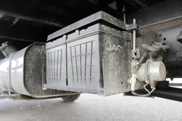 ���� ˧��H 130���� 4X2 4.08�׵�����ƿ���䳵(HFC5043TQPXVZ)ͼƬ