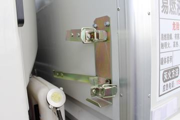 ���� ˧��H 130���� 4X2 4.08�׵�����ƿ���䳵(HFC5043TQPXVZ)ͼƬ