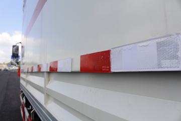 ���� ˧��H 130���� 4X2 4.08�׵�����ƿ���䳵(HFC5043TQPXVZ)ͼƬ