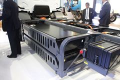 达夫 LF系列重卡  4X2载货车底盘
