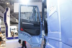 依维柯 New Stralis 重卡 460马力 4X2 LNG牵引车(AS440S46T)