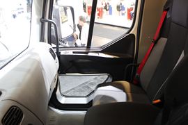 D系&nbsp;垃圾运输车驾驶室图片