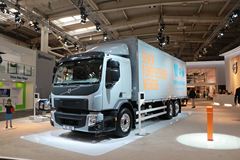 沃尔沃 FE 350马力 6X2R载货车