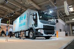 沃尔沃 FE 350马力 6X2R载货车