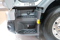 沃尔沃 FE 350马力 6X2R载货车