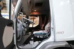 沃尔沃 FE 350马力 6X2R载货车