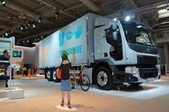 沃尔沃 FE 350马力 6X2R载货车