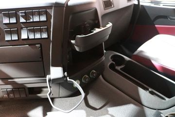 �ֶ���FMX 500���� 6X2R��ж��ͼƬ