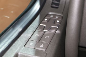 �ֶ���FMX 500���� 6X2R��ж��ͼƬ