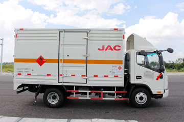 ���� ˧��H 130���� 4X2 4.08�׵�����ƿ���䳵(HFC5043TQPXVZ)ͼƬ