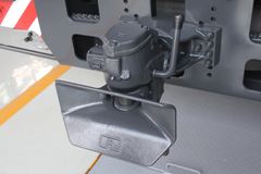 奔驰 Actros重卡 610马力 8X8 牵引车(型号4160)