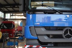 奔驰 Actros重卡 610马力 8X8 牵引车(型号4160)