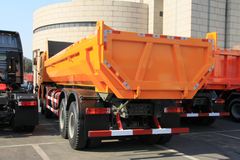 中国重汽 HOKA H7系重卡 340马力 8X4 8.4米自卸车
