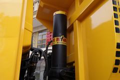 联合卡车U420 420马力 8X4 8米自卸车(SQR3310D6T6)