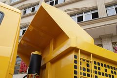 联合卡车U420 420马力 8X4 8米自卸车(SQR3310D6T6)