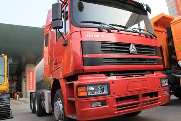 中国重汽 HOKA重卡 420马力 6X4牵引车(ZZ4253V3241D1)