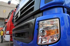 中国重汽 豪运重卡 375马力 6X4 牵引车(ZZ4255N3245C)