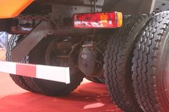 大运 310马力 6X4 5.8米自卸车(DYX3251DA38WPD3A)