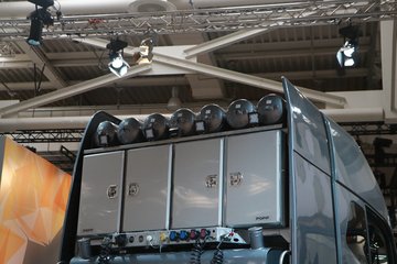 �ֶ��� FH16�ؿ� 750���� 8X4�Զ���ǣ����ͼƬ