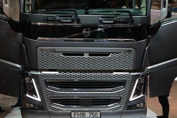 �ֶ��� FH16�ؿ� 750���� 8X4�Զ���ǣ����ͼƬ