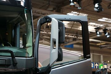 �ֶ��� FH16�ؿ� 750���� 8X4�Զ���ǣ����ͼƬ