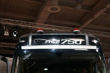 �ֶ��� FH16�ؿ� 750���� 8X4�Զ���ǣ����ͼƬ