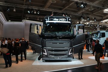 �ֶ��� FH16�ؿ� 750���� 8X4�Զ���ǣ����ͼƬ