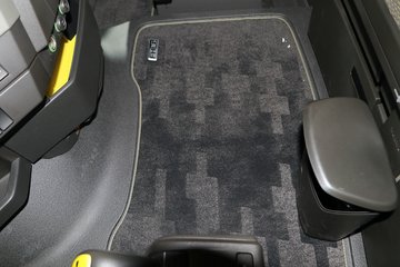 �ֶ��� FH16�ؿ� 750���� 8X4�Զ���ǣ����ͼƬ