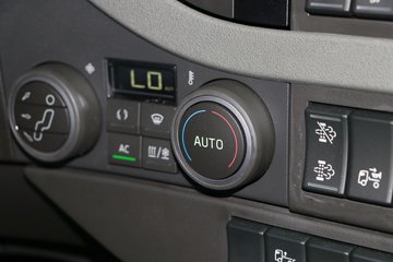 �ֶ��� FH16�ؿ� 750���� 8X4�Զ���ǣ����ͼƬ