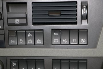 �ֶ��� FH16�ؿ� 750���� 8X4�Զ���ǣ����ͼƬ