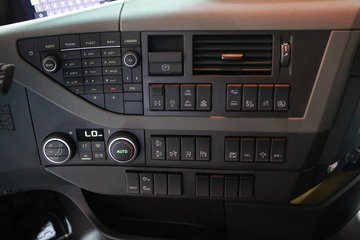 �ֶ��� FH16�ؿ� 750���� 8X4�Զ���ǣ����ͼƬ