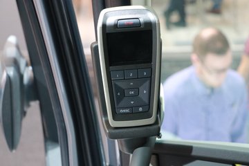 �ֶ��� FH16�ؿ� 750���� 8X4�Զ���ǣ����ͼƬ