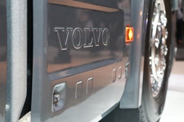 �ֶ��� FH16�ؿ� 750���� 8X4�Զ���ǣ����ͼƬ