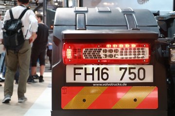 �ֶ��� FH16�ؿ� 750���� 8X4�Զ���ǣ����ͼƬ