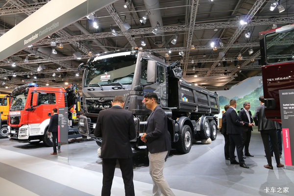 曼(MAN) TGS系列重卡 460马力 8X6自卸车(TGS35.460)