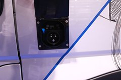 依维柯 新DAILY 136马力 单排封闭厢式货车(35SI4NA8 V)