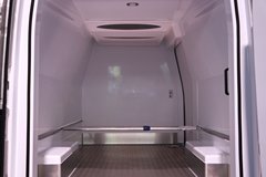 依维柯 新DAILY 136马力 单排封闭厢式货车(35SI4NA8 V)