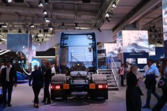 依维柯 New Stralis 重卡 460马力 6X2 LNG牵引车(AS440S46TX)