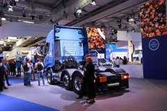 依维柯 New Stralis 重卡 460马力 6X2 LNG牵引车(AS440S46TX)