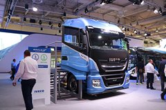 依维柯 New Stralis 重卡 460马力 6X2 LNG牵引车(AS440S46TX)